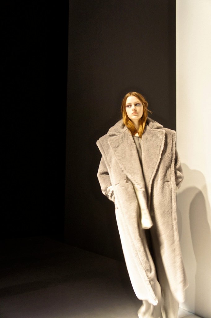 Max Mara: casaco oversize de pele fake!