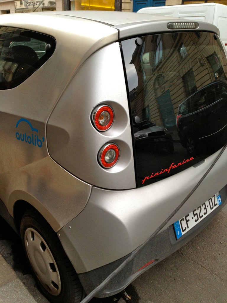 O design do carro é Pininfarina.  Sim, o mesmo das Ferraris.