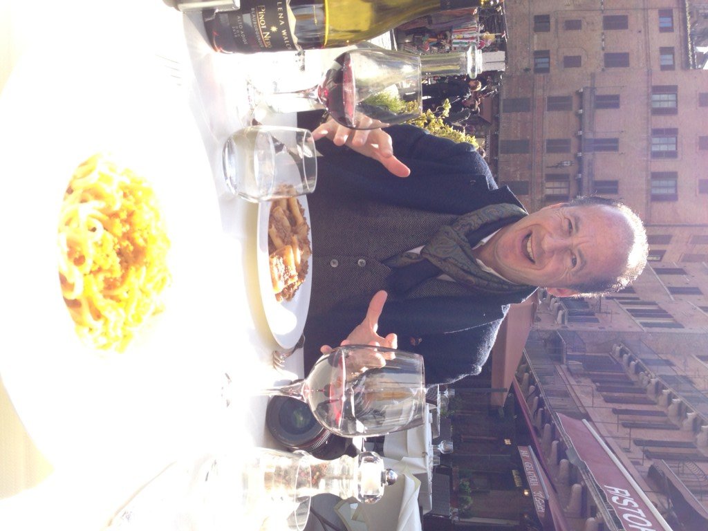 O Roberto comeu maccheroni ao sugo (que é molho de carne na Toscana) e eu spaghetti alla bottarga.