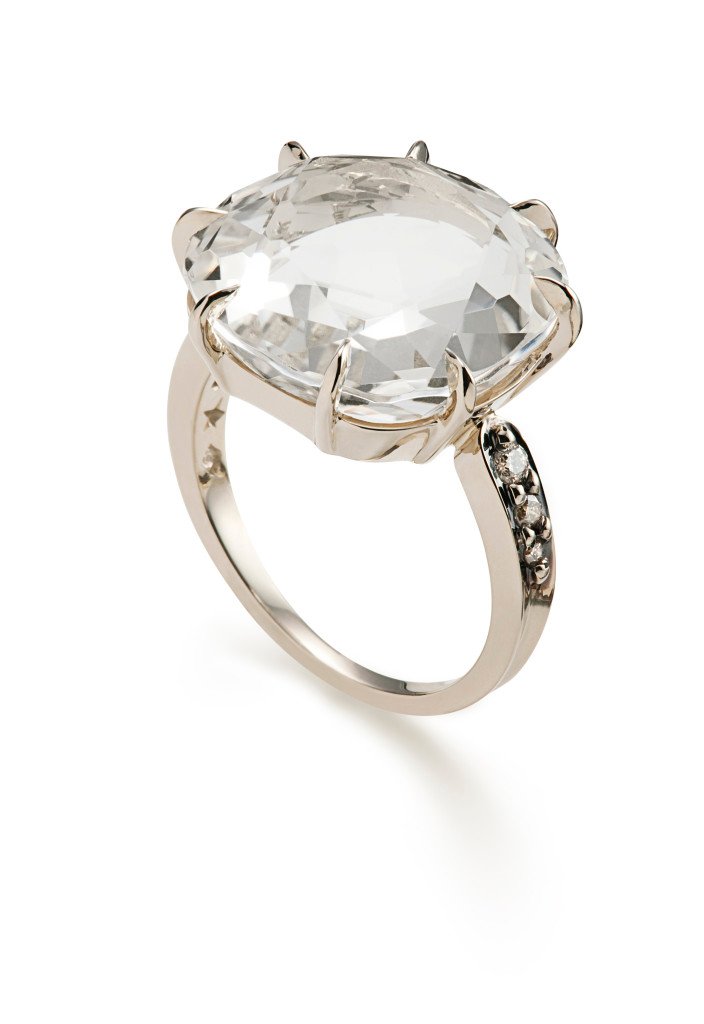 Anel moonlight de ouro nobre com cristal de rocha.  Porque ela merece!!