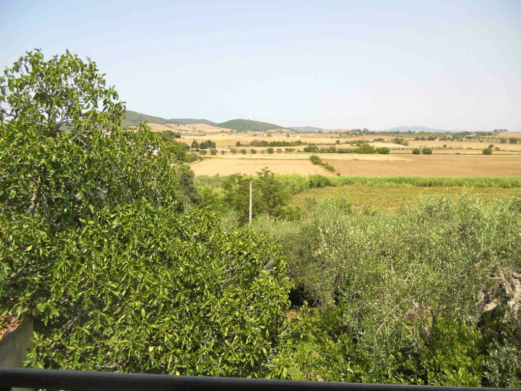 Capalbio fica na Maremma, zona Toscana que combina o mar da costa com uma paisagem árida e selvagem. É muito lindo!