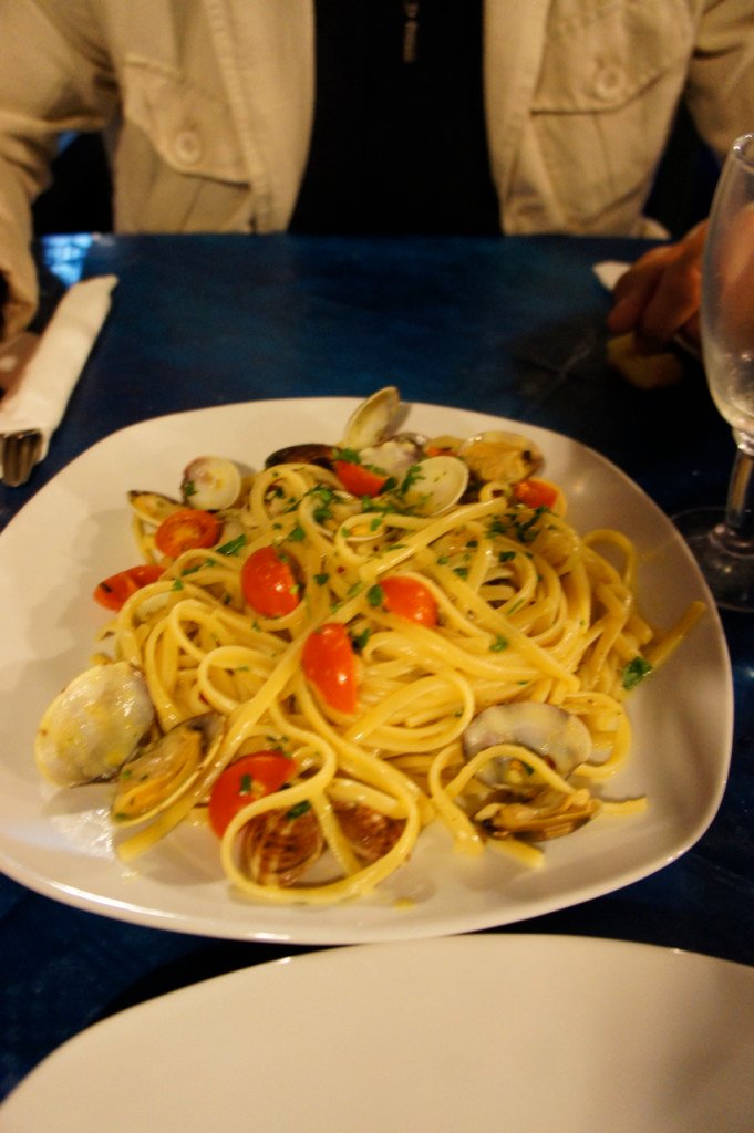 E, ao invés de um "secondo" dividimos outra pasta de frutos do mar mixto com tomate fresco e menta!! Divino!!