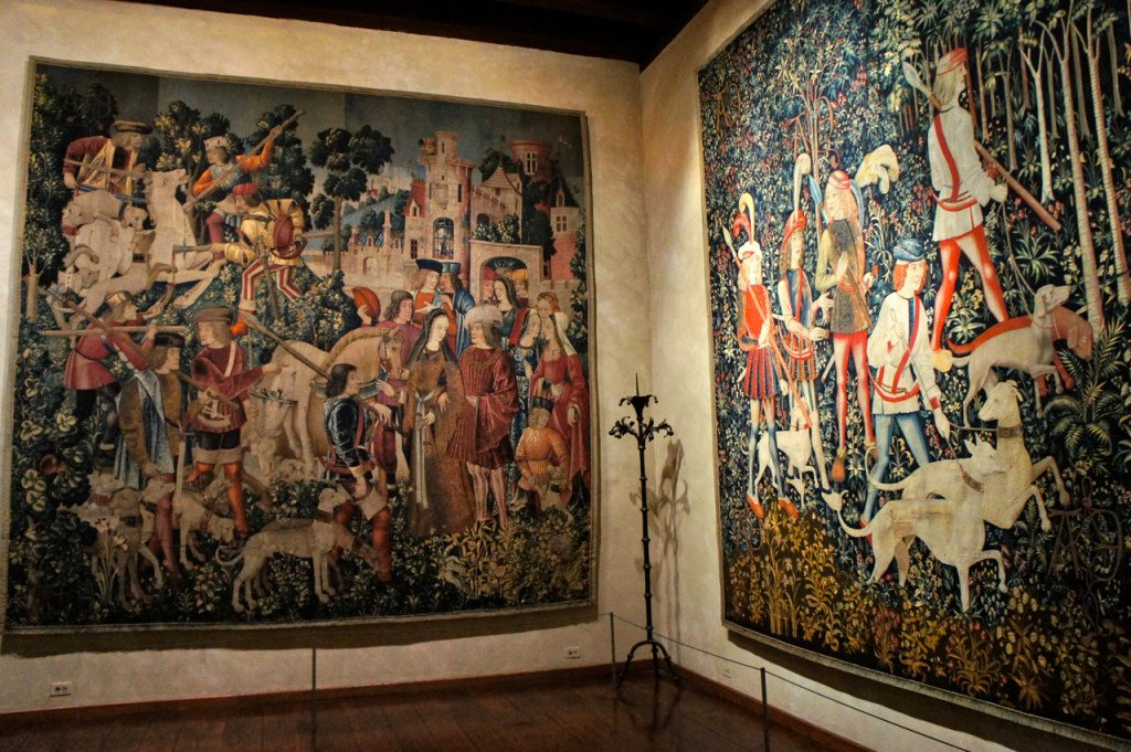 Linda a sala com as tapeçarias de unicórnios. São do fim de 1400 e vem da Holanda. Demoravam 8 anos para fazer!