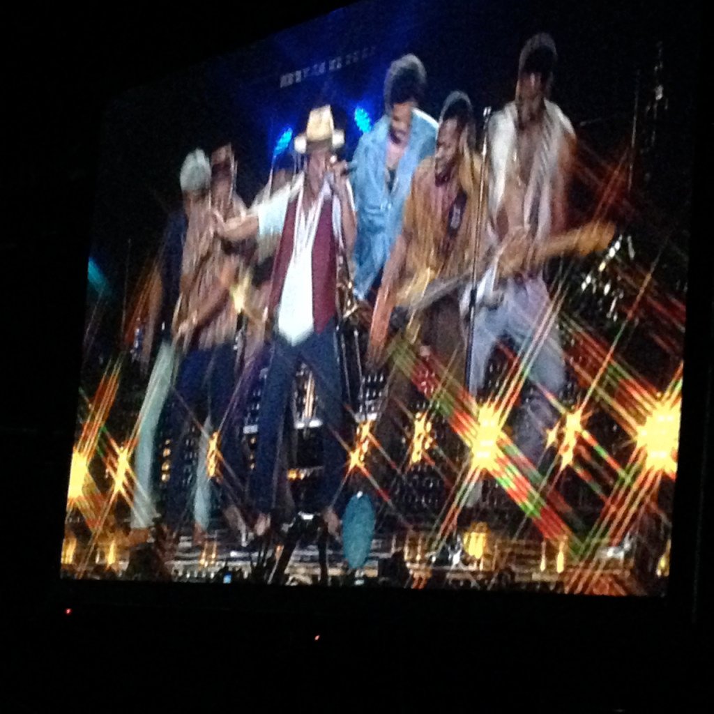Bruno e a band são super unidos. Até no Red Carpet eles vão juntos!