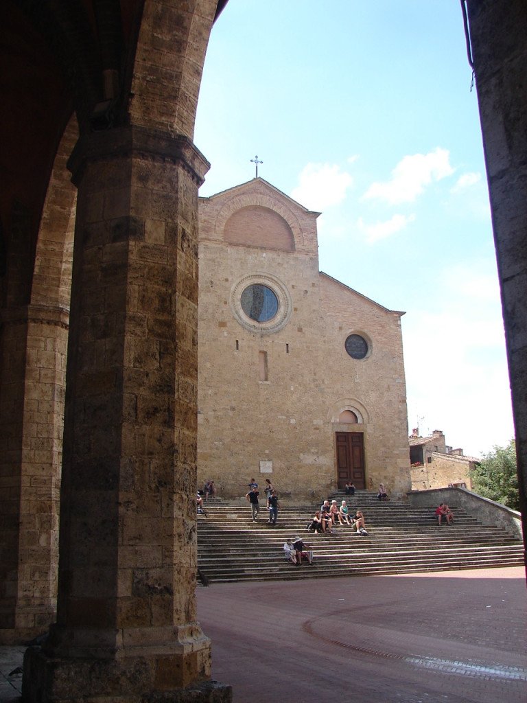Praça central de San Gimignano