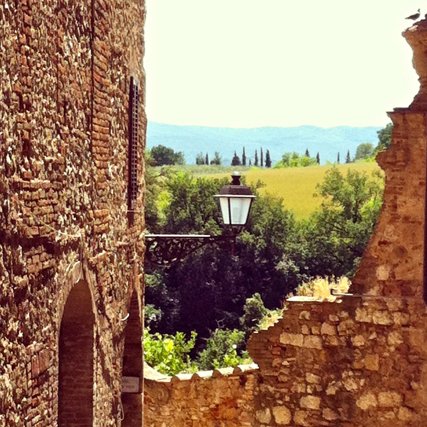 Colle Val d’Elsa e um casamento brasileiro na Toscana, Kareen Terenzzo continua a sua aventura, agora meno solo, pela Itália
