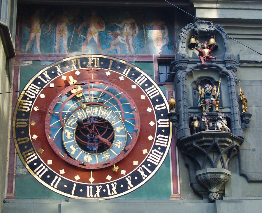 Esse fica em Berna, na Suíça. Os signos, no círculo interno.