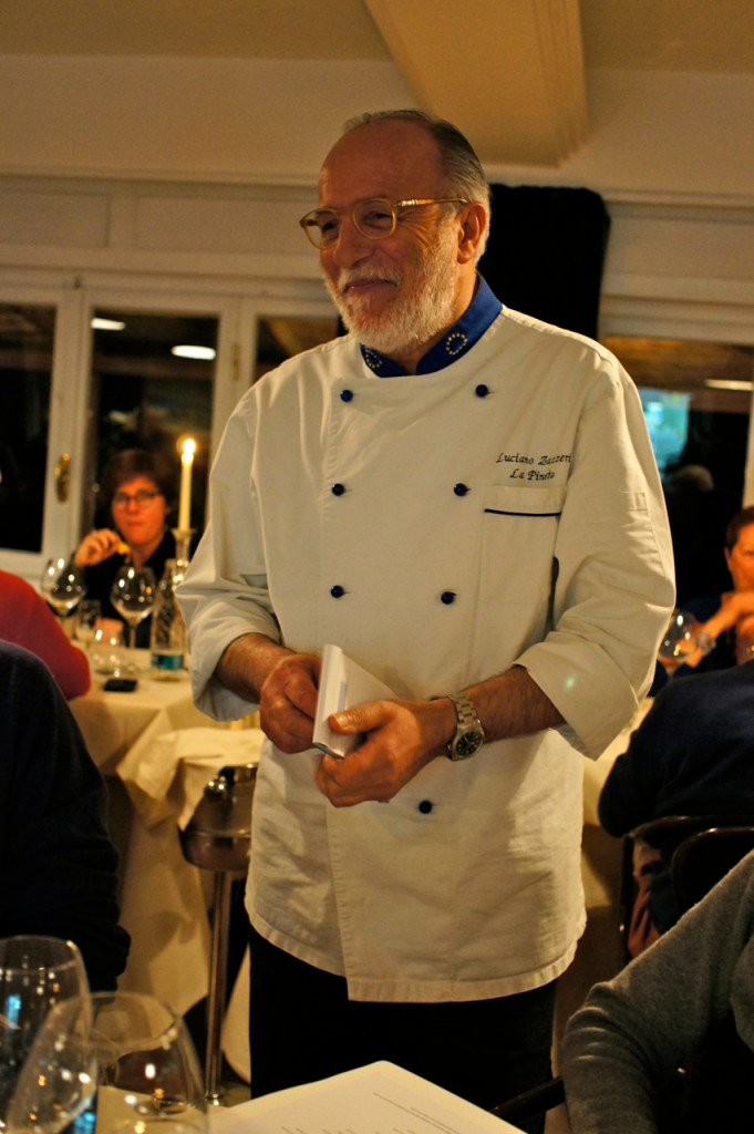 O queridíssimo chef, Luciano Zazzeri, me contou que trabalha lá há 44 anos, desde que havia 14 anos. Deixou os estudos para pescar de dia e ajudar no restaurante de noite. Cresceu profissionalmente e hoje é reconhecido mundialmente!