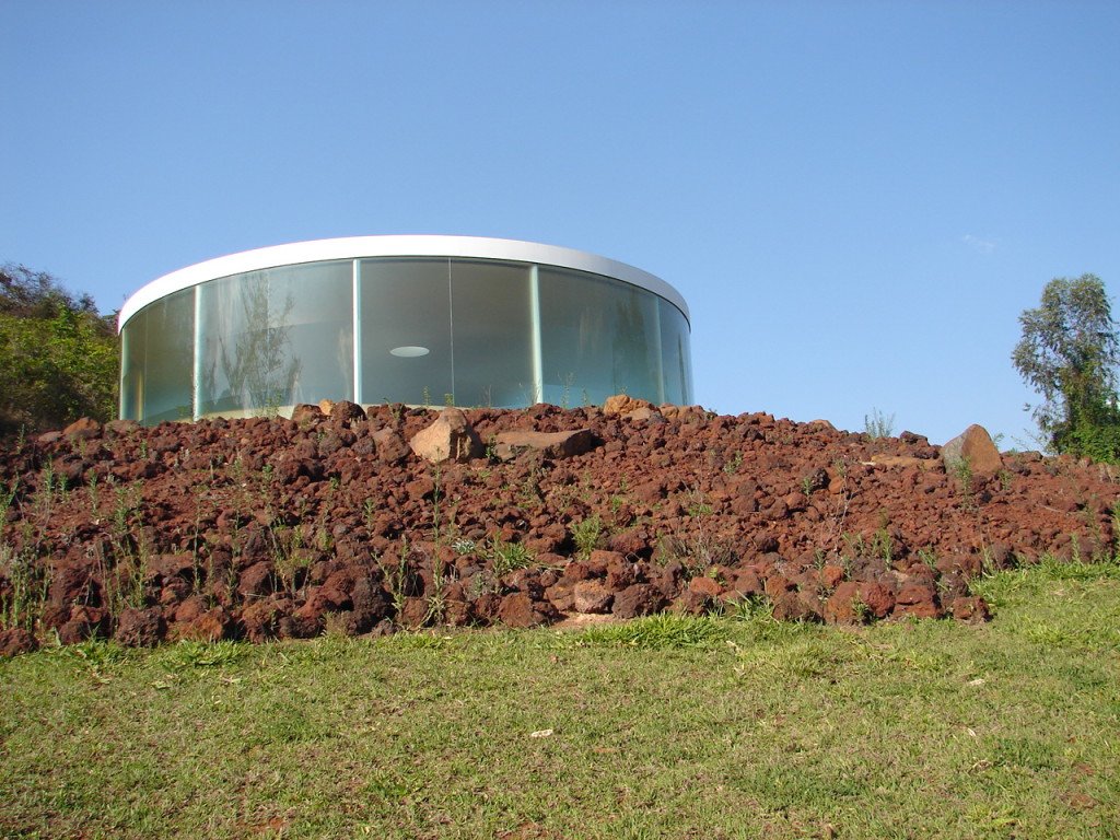 Sensorial! O som da Terra de Doug Aitken no “Sonic Pavilion”. Uma das instalações mais distantes, é imperdível. 