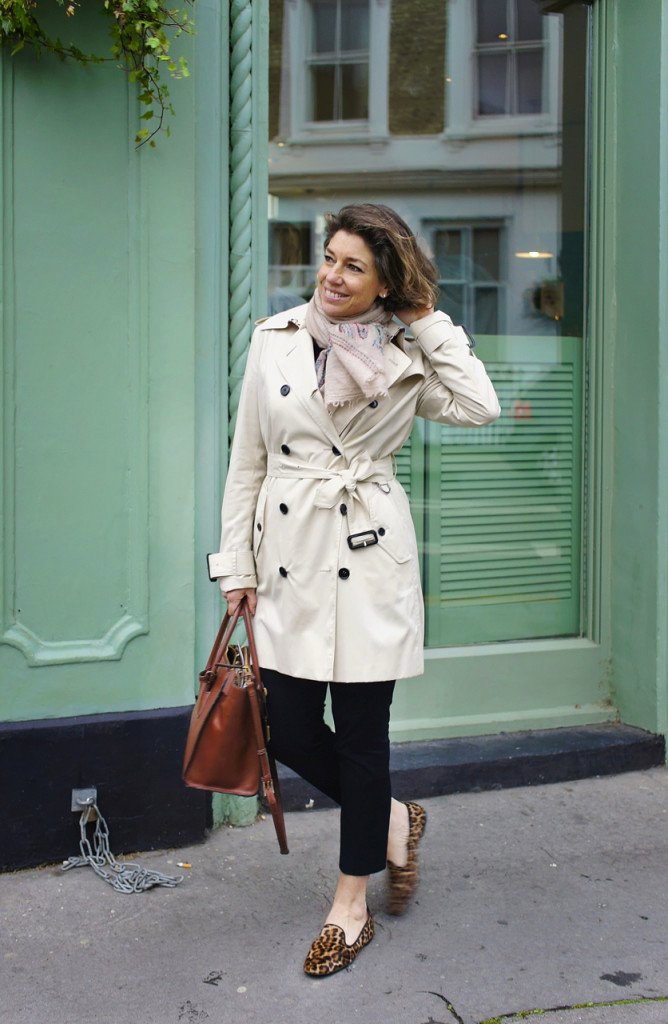 Very british com o trench coat da Allegra!! ;-)