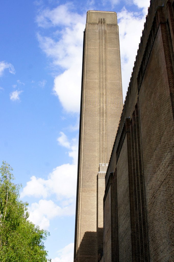 O Tate Modern era uma fábrica. Acho o impacto estético maravilhoso e muito forte.