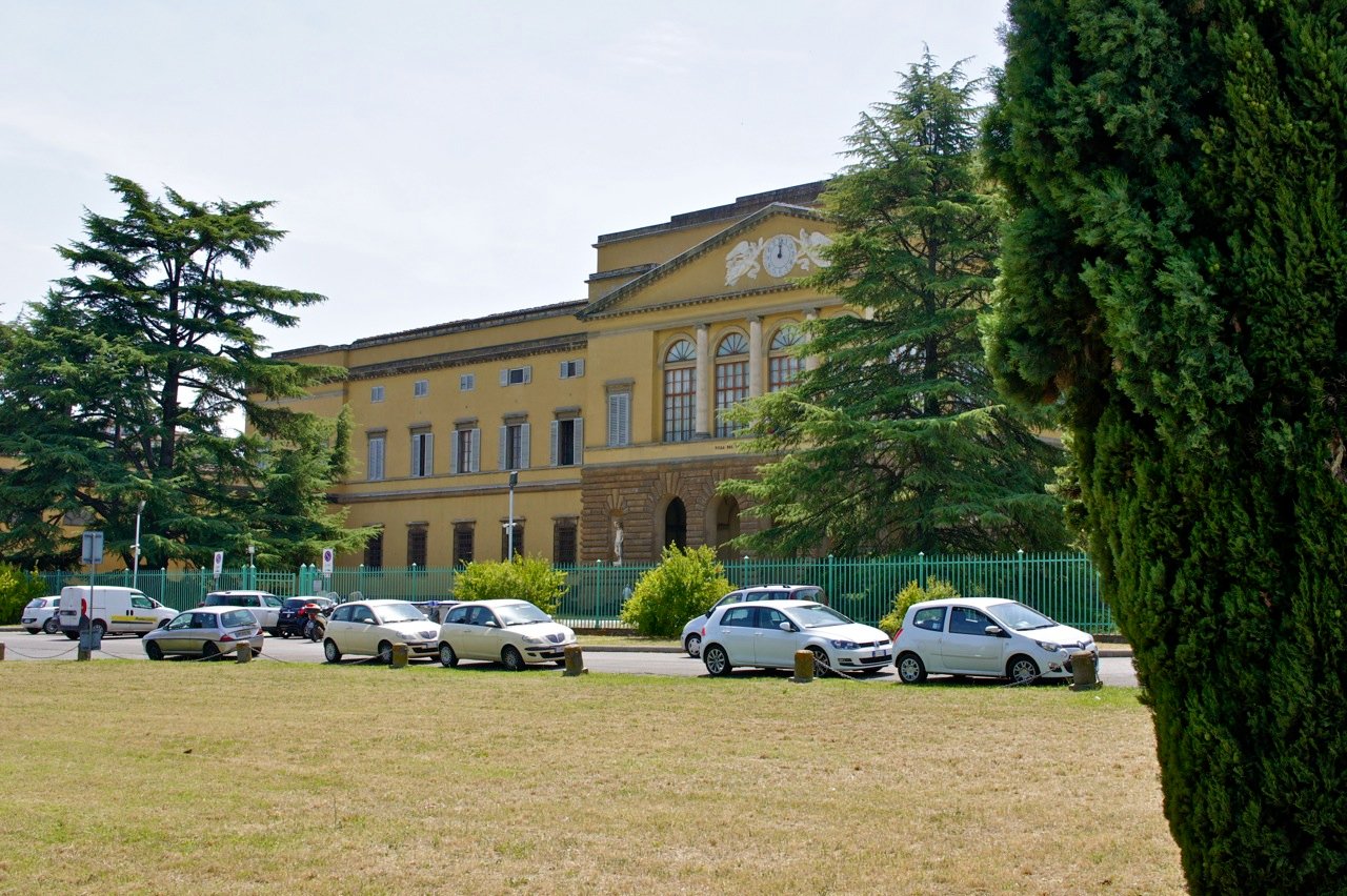 A escola do Poggio Imperiale onde foi a minha avó e o Cosimo. Minha filha, Allegra, ainda vai.