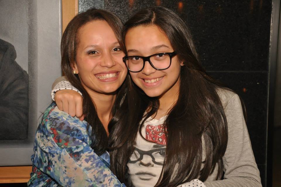 Bom dia Consuelo! Adorei seus posts! Esses são os seres mais maravilhosos que o Universo enviou à mim. Letícia, 25 anos, minha pisciana, me deu um casal de netos, Enzo e Pietra! É corretora de Imóveis e agora está fazendo alimentação para festas. Não mede esforços para o trabalho. Cozinha muito bem! rsrsrs Laura, minha libriana, tem 15 anos, adora jogos, comida e cultura japonesa! Tem como objetivo, fazer intercâmbio no Japão daqui a 4 ou 5 anos. Sou "Pãe" e sou feliz!!