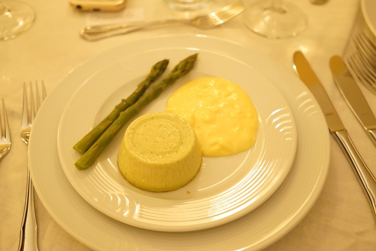 Flan de asparagus. Daí teve uma crepe fechada com beringela e provolone que de tão bom, esqueci de fotografar.