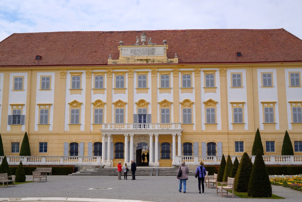 A parte de trás do palácio com seus jardins