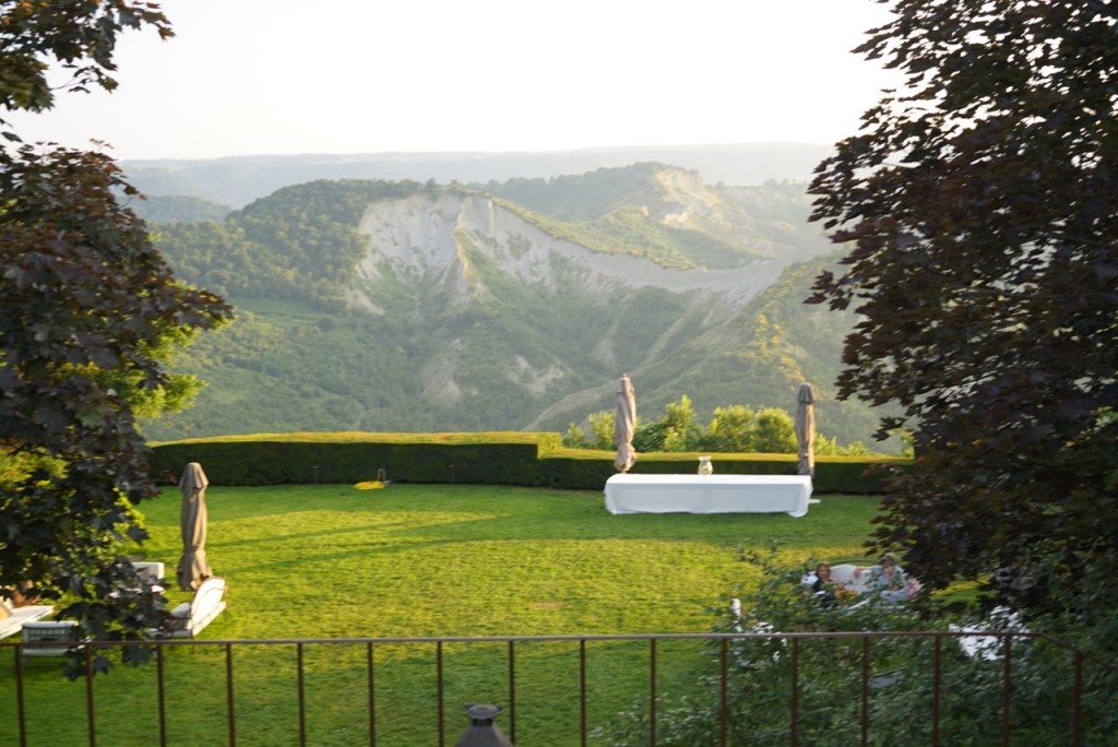 As escadas que levam ao jardim