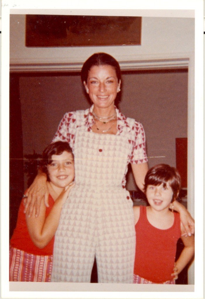 Anos 70 no Rio de Janeiro com minha mãe e irmã Alessandra