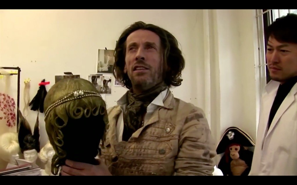 Julien D'Ys cria cabeças/esculturas para a Comme des Garçons