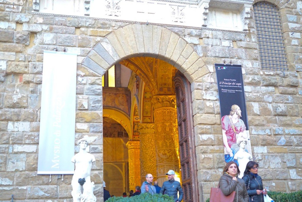 No Palazzo Vecchio, prefeitura desde a época dos Medici, tem uma porte que leva a um pátio interno que é um dos meus cantinhos favoritos da cidade.