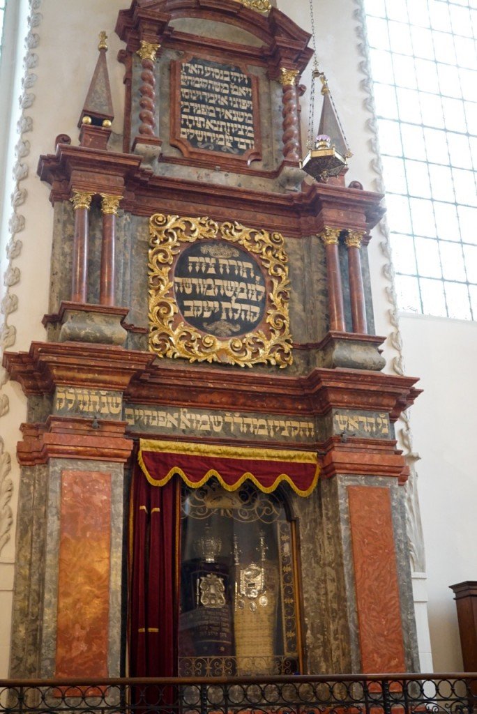 E a outra sinagoga que vimos...