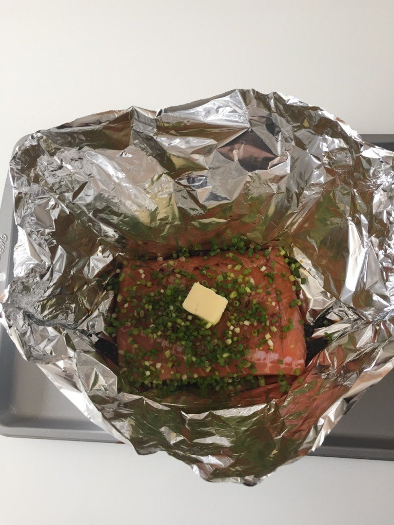 Filet de salmão temperado no Papillote ainda aberto