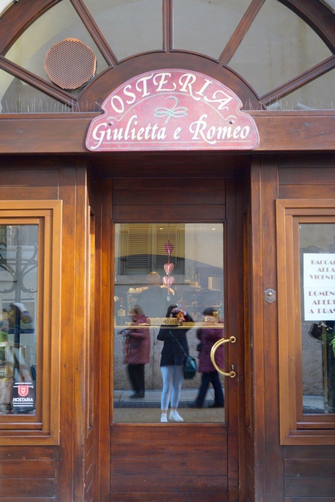 Encontramos a Osteria. Fica a 5 minutos a pé da Piazza delle Erbe