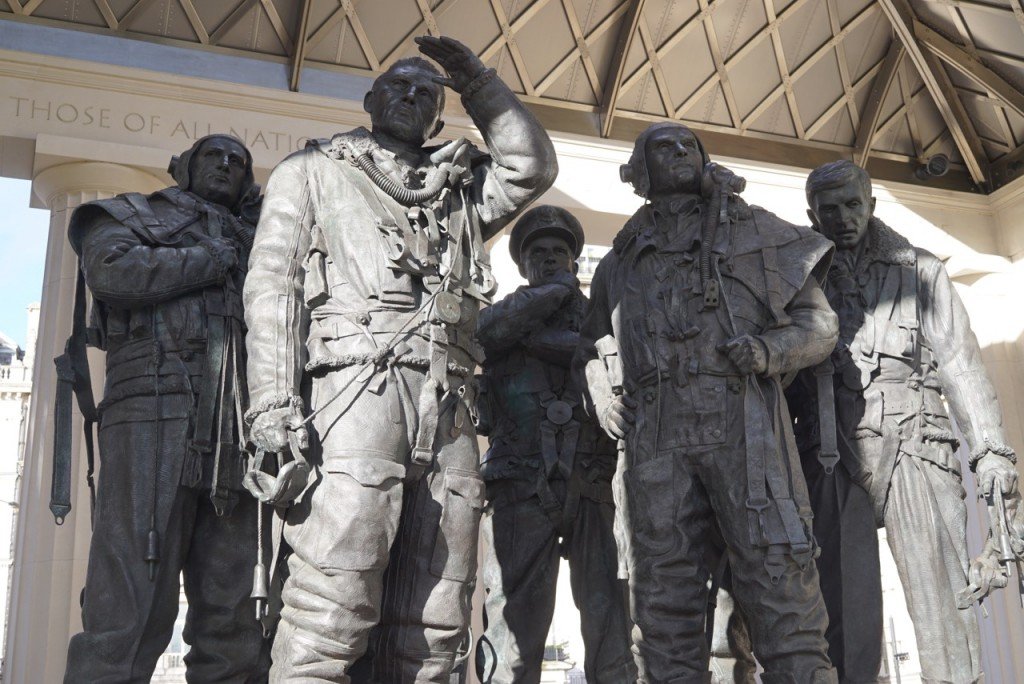 Um belissimo monumento no Green Park para homenagear os aviadores da segunda guerra mundial. Achei lindo!