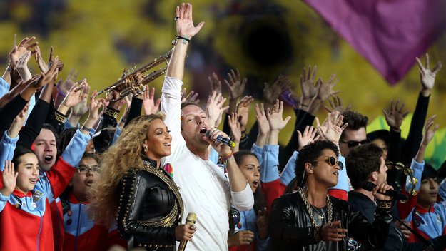 SANTA CLARA, CA - FEBRUARY 07: Beyonce, Chris Martin of Coldplay and Bruno Mars perform during the Pepsi Super Bowl 50 Halftime Show at Levi's Stadium on February 7, 2016 in Santa Clara, California. (Photo by Patrick Smith/Getty Images)