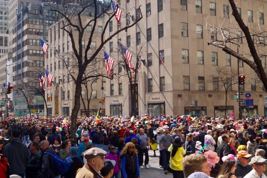 Fecham a 5th Ave aos carros e lota com pessoas, especialmente no Rockefeller Center