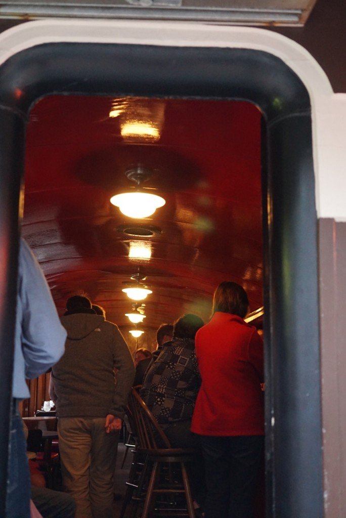 Club Car quer dizer vagão onde ficava o bar nos trens. E o bar deste restaurante é um ex-vagão mesmo!