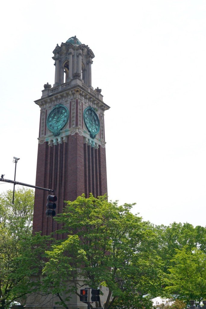 Um dos símbolos da universidade é esta torre