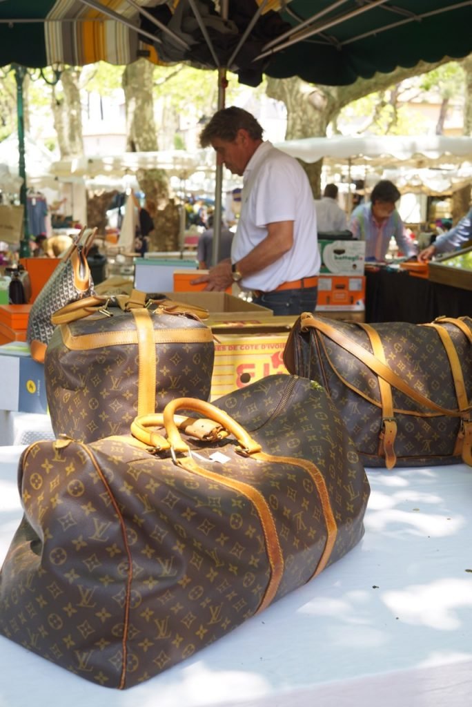 Bolsas vintage em ótima condição e muito, muito mais em conta que novas... lógico! Até metade do preço!