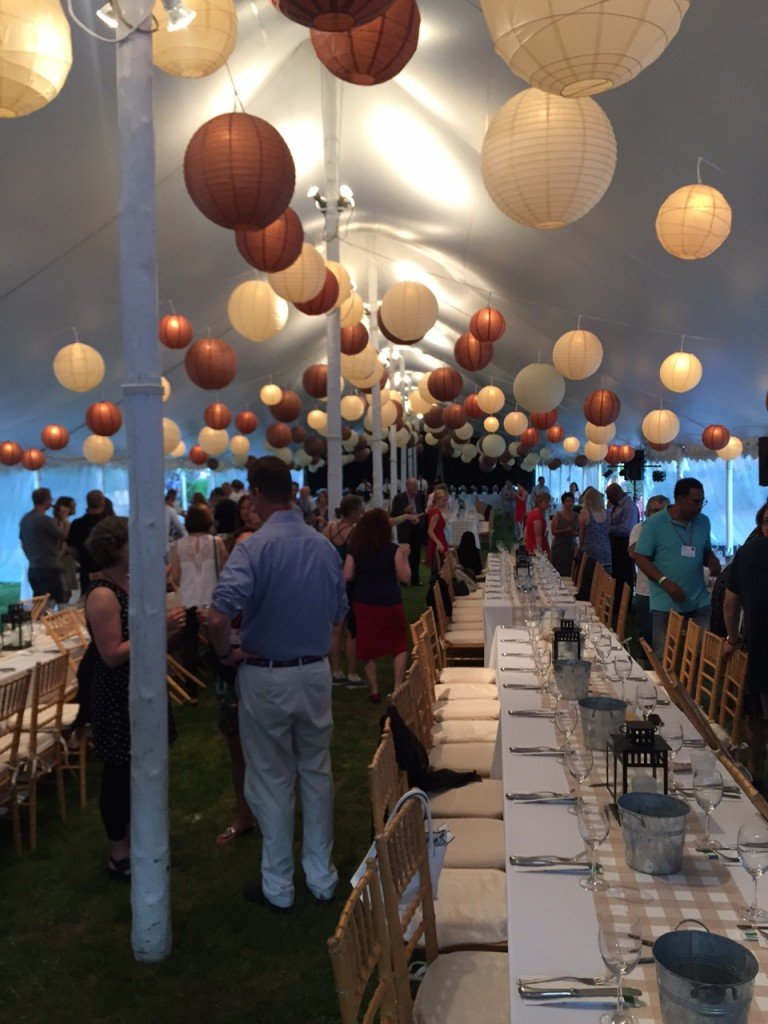 A tenda decorada.