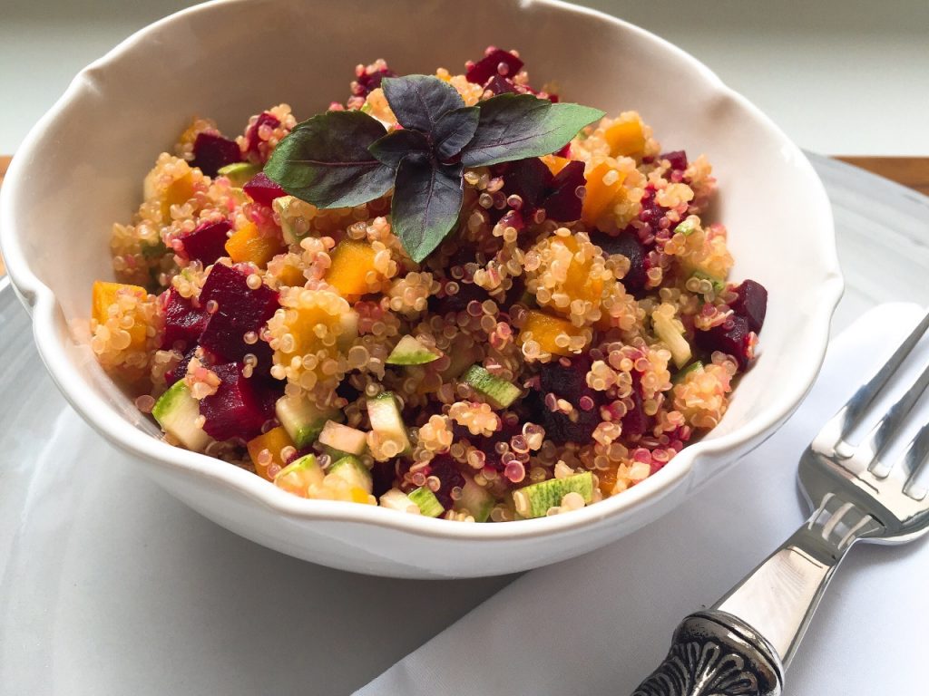 Salada de Quinoa e Legumes Assados